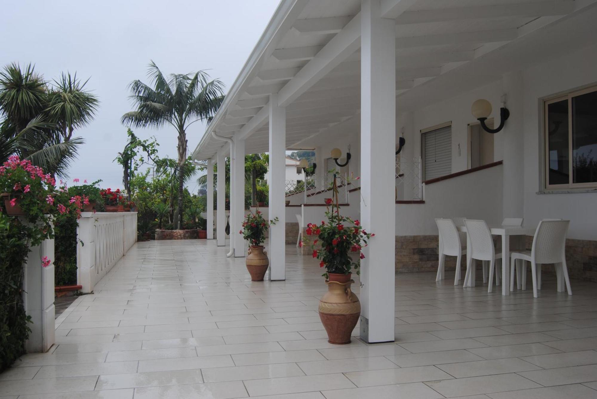 Santa Venere Apartments "Parcheggio Privato" Ricarica Auto Elettriche Tropea Bagian luar foto